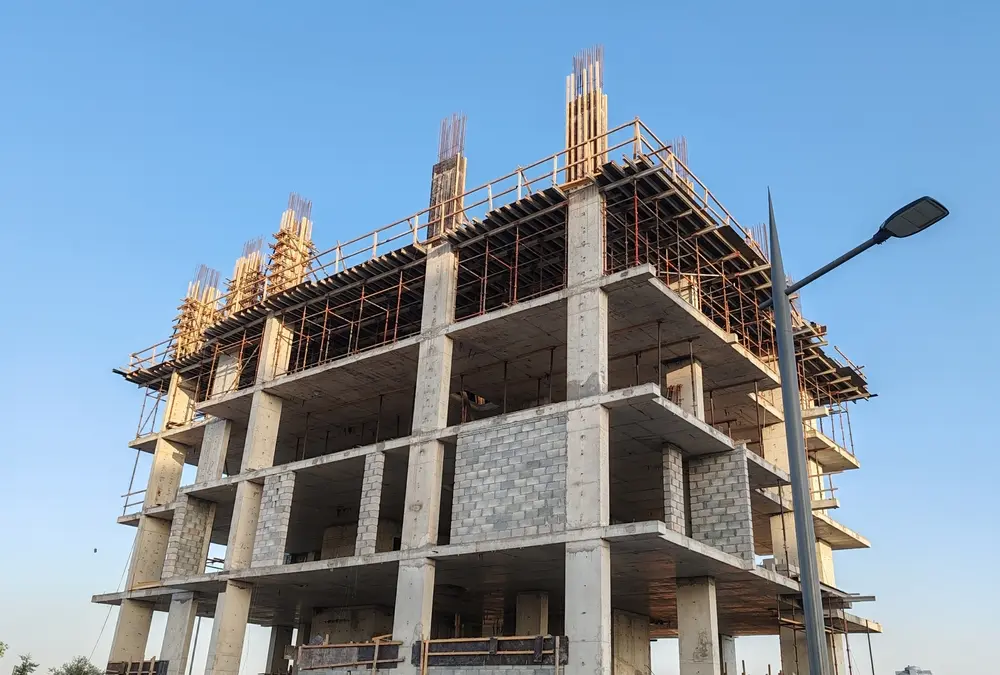 ACR completa la estructura del edificio híbrido industrializado más grande de España